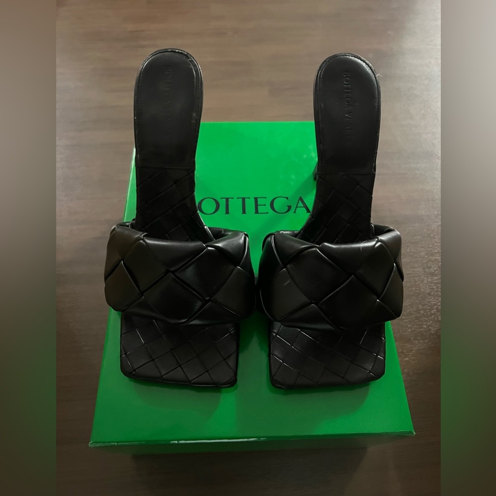 Authentic Bottega Veneta Lido Mule